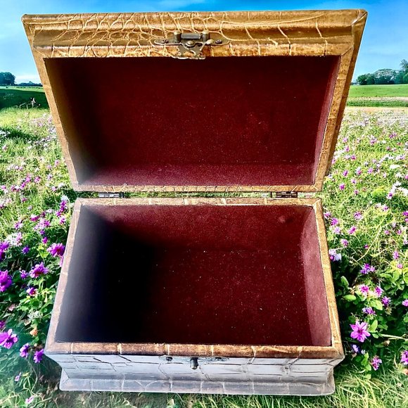 Vintage Hinged Wood Box Leather Overlay Felt Interior Metal Handle Trinket Jewel - Picture 12 of 14